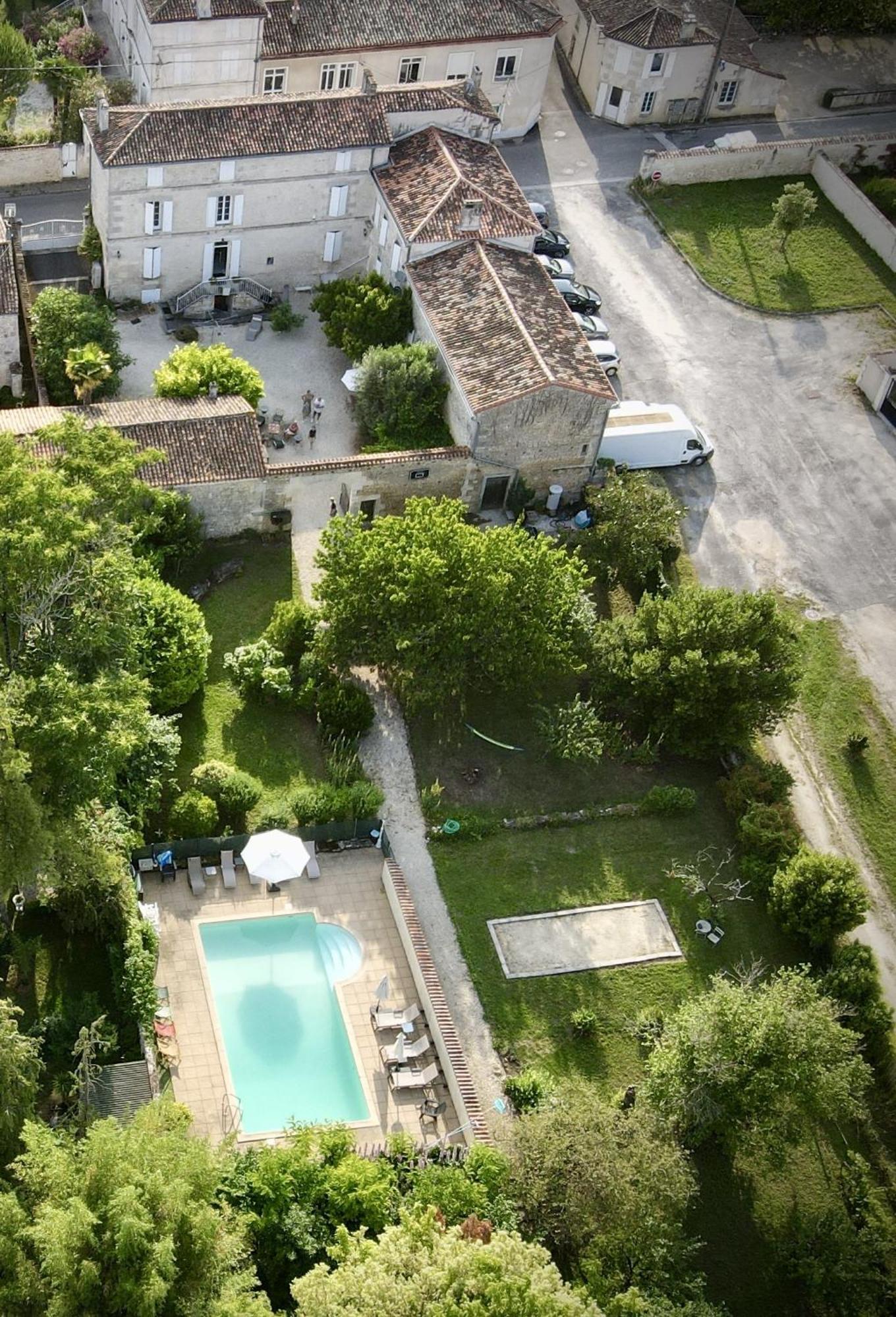 Gite Le Bonheur Hiersac Exterior photo