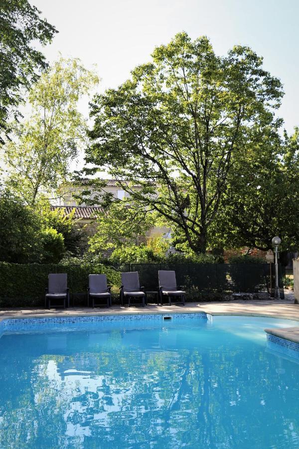 Gite Le Bonheur Hiersac Exterior photo